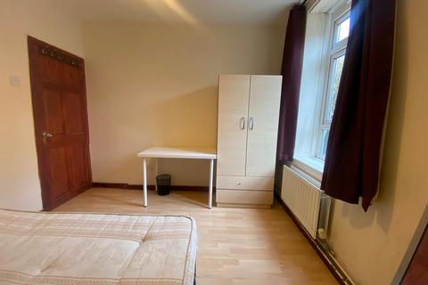 1 bedroom in a flat share to rent, Flat-share/All Bills Included, Hackney E9