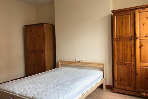 1 bedroom in a flat share to rent, Flat Share, All Bills + Wifi Inc - Homerton, E9