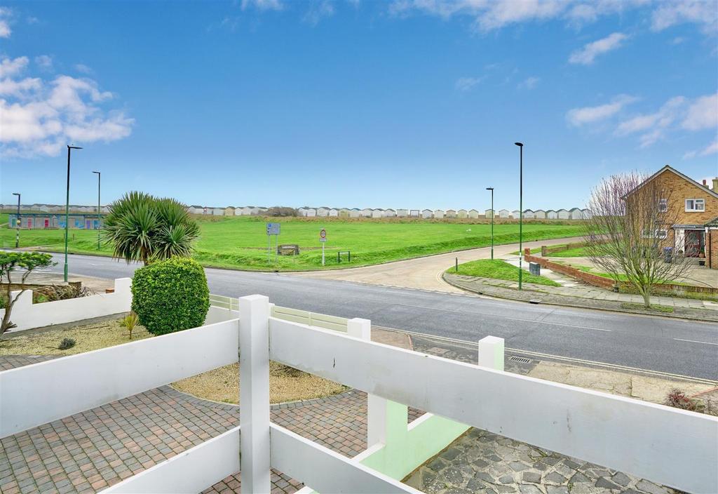 Beach Green, ShorehamBySea 4 bed detached house £600,000