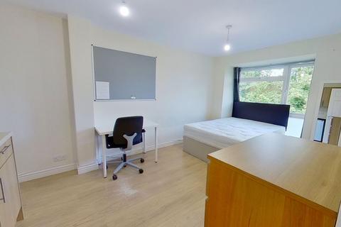 1 bedroom in a house share to rent, Guildford Park Avenue, Guildford GU2 7NH