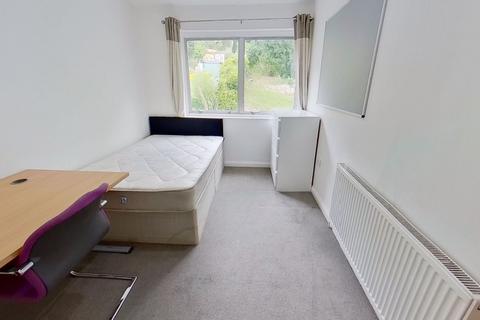 5 bedroom terraced house to rent, Guildford Park Avenue, Guildford, Surrey GU2 7NN