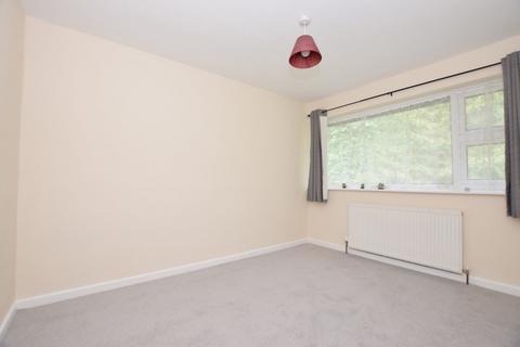 3 bedroom townhouse to rent, Gledhow Wood Road, Roundhay, Leeds