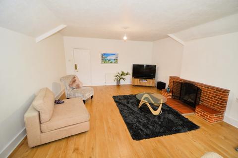 3 bedroom flat to rent, Westwood Road, Windlesham