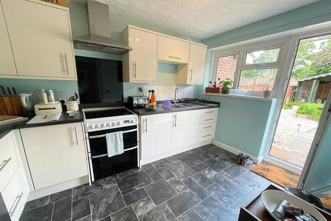 2 bedroom terraced bungalow to rent, Hale