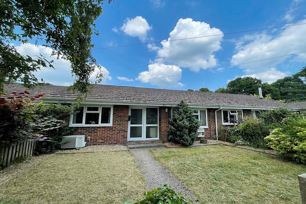 2 bedroom terraced bungalow to rent