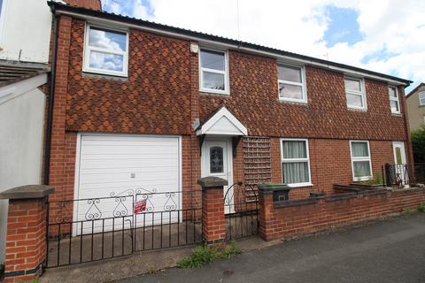 4 bedroom terraced house to rent, Humber Road, Beeston, Nottingham