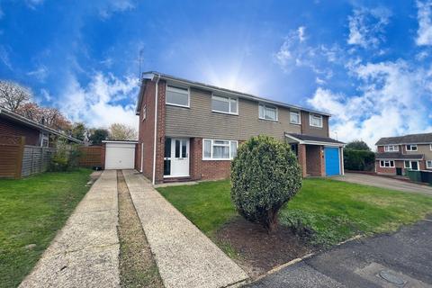 3 bedroom semi-detached house to rent, Itchen Close, Basingstoke RG23