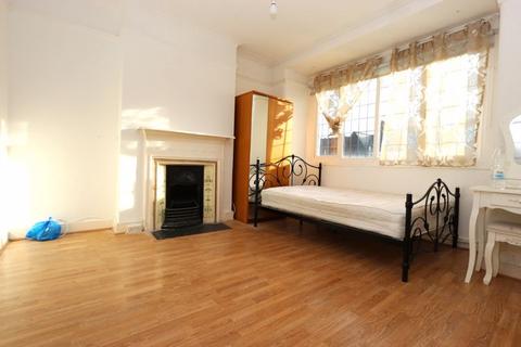 2 bedroom flat to rent, Woodside Road, Wood Green N22