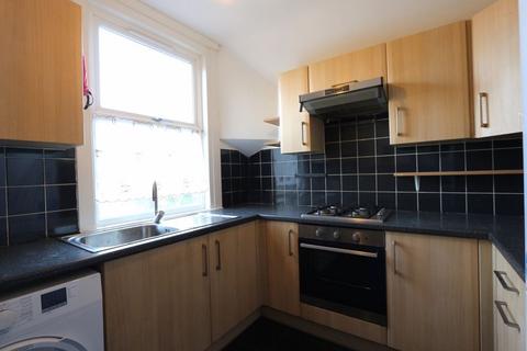 2 bedroom flat to rent, Woodside Road, Wood Green N22