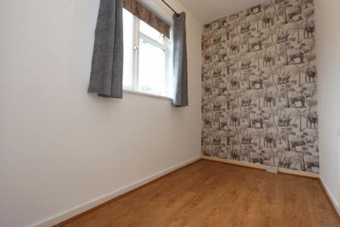 2 bedroom flat to rent, Woodside Road, Wood Green N22