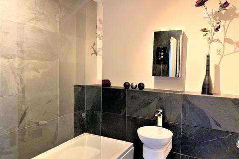 2 bedroom apartment to rent, Redmire Close, DL1