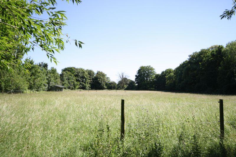 CLANFIELD The Paddock Bourton Road OX18 2PB Equestrian Property 135 000