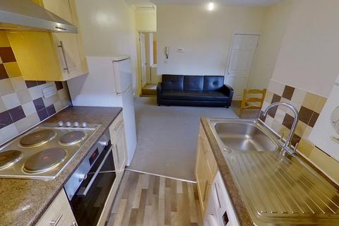 1 bedroom flat to rent, Queens Road, Guildford, GU1 4JJ.
