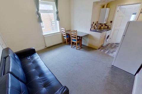 1 bedroom flat to rent, Queens Road, Guildford, GU1 4JJ.