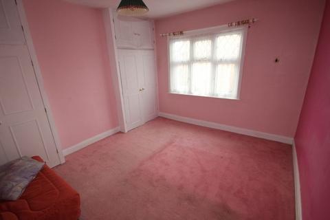 4 bedroom end of terrace house to rent - Latymer Road, N9