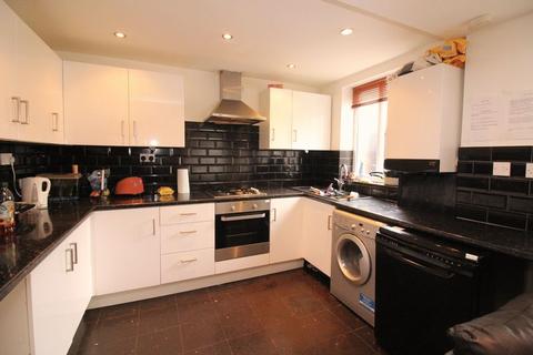 8 bedroom terraced house to rent - Falmouth Road, Heaton
