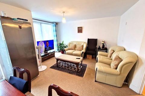 2 bedroom flat for sale, Greyholme Court, Hatch End