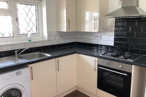 4 bedroom flat to rent - USK ST, BETHNAL GREEN