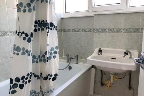 4 bedroom flat to rent - USK ST, BETHNAL GREEN