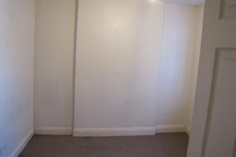 2 bedroom flat to rent, Bournemouth, Dorset