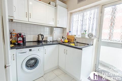 2 bedroom flat to rent, Orchard Court, Edgware