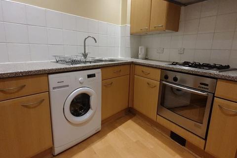 2 bedroom flat to rent, Commercial Road, Triangle