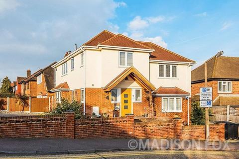 3 Bedroom Detached House For Sale Mount Pleasant Road Chigwell Ig7 3 Bedroom Detached House For Sale Mount Pleasant Road Chigwell Ig7