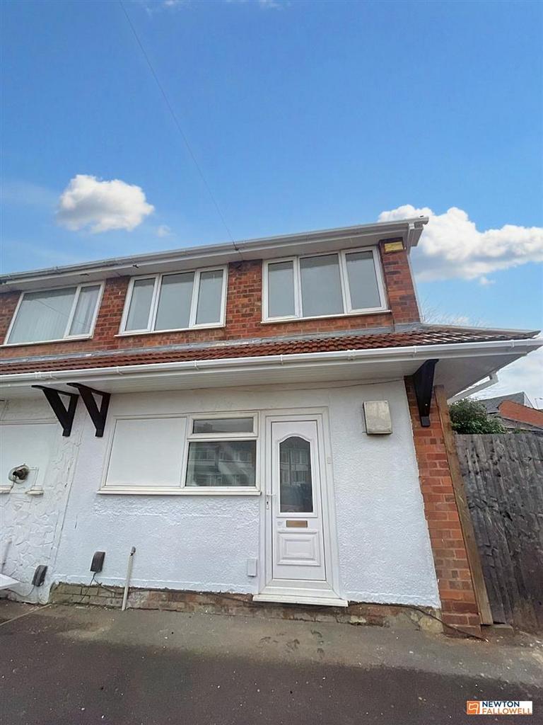 Highcliffe Road, Tamworth 3 bed semidetached house £925 pcm (£213 pw)