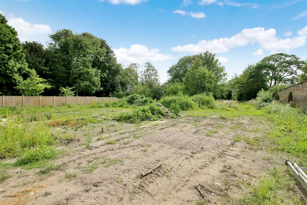 High Street, Willingham By Stow 4 bed property with land £200,000