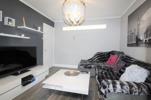 2 bedroom flat to rent, The Fairway, Palmers Green, N13
