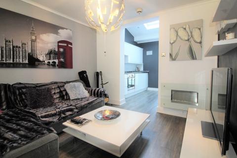 2 bedroom flat to rent, The Fairway, Palmers Green, N13
