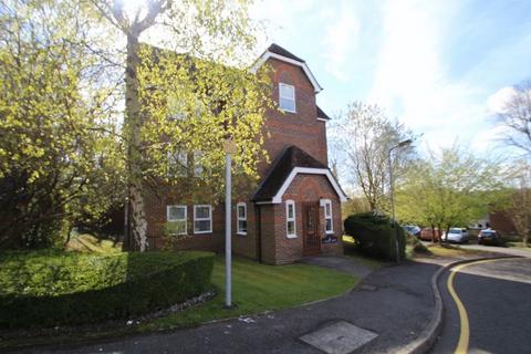 2 bedroom apartment to rent, Clarence Court, High Wycombe HP13