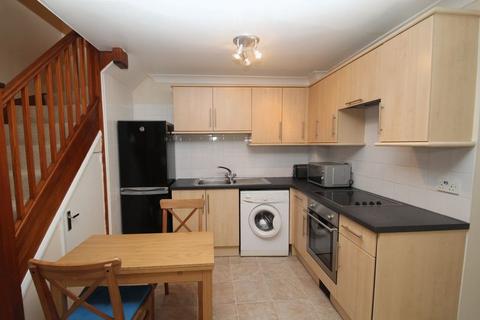 2 bedroom maisonette to rent, Carrington Road, High Wycombe HP12