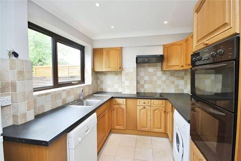 3 bedroom terraced house to rent, Guildford Park Avenue, Guildford, Surrey, GU2