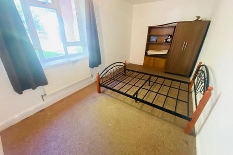 2 bedroom flat to rent, Norwood Close, Southall, Middlesex, UB2