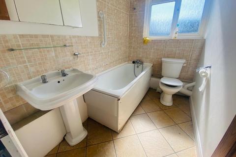 2 bedroom flat to rent, Norwood Close, Southall, Middlesex, UB2