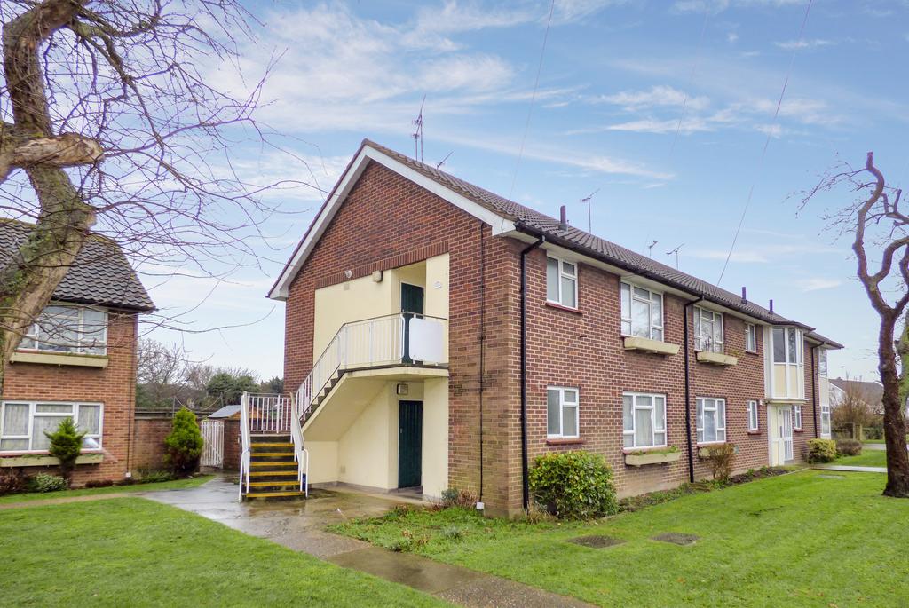 Snakes Lane, Eastwood, Southendonsea 1 bed flat £595 pcm (£137 pw)