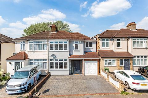 18 Primrose Glen, Hornchurch, RM11 2NP