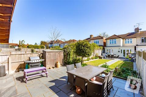 18 Primrose Glen, Hornchurch, RM11 2NP