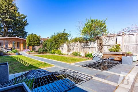 18 Primrose Glen, Hornchurch, RM11 2NP