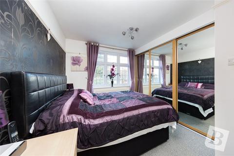 18 Primrose Glen, Hornchurch, RM11 2NP