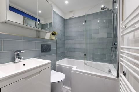 2 bedroom apartment to rent, Goldsboro Road, London SW8