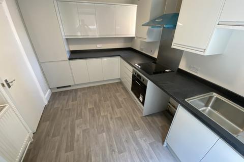 3 bedroom maisonette to rent, Ashley Cross, Poole