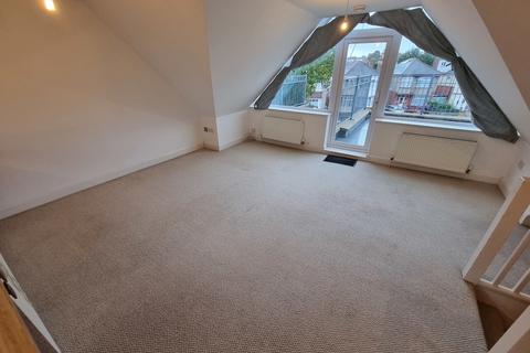 3 bedroom apartment to rent, Castle Lane West, Bournemouth