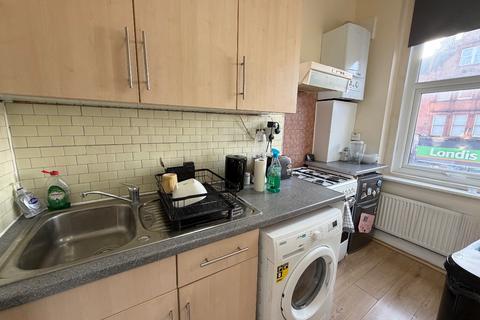 Studio to rent, Finchley Road, NW3