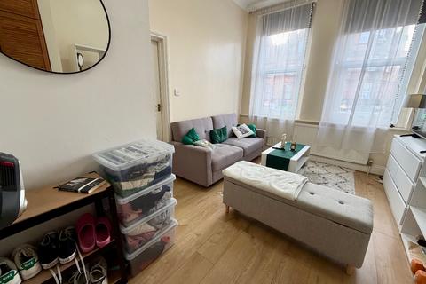 Studio to rent, Finchley Road, NW3