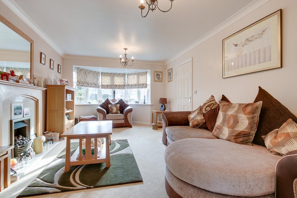 Valencia Road, The Oakalls, Bromsgrove, B60 2SA 5 bed detached house