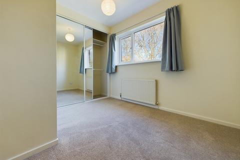 2 bedroom end of terrace house to rent, Heathfields Close, Chester