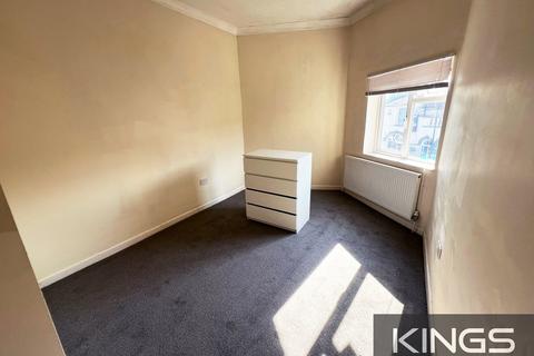 2 bedroom flat to rent, Priory Road