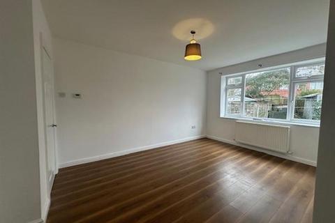 3 bedroom semi-detached house to rent, Keston Avenue, Blackley, Manchester